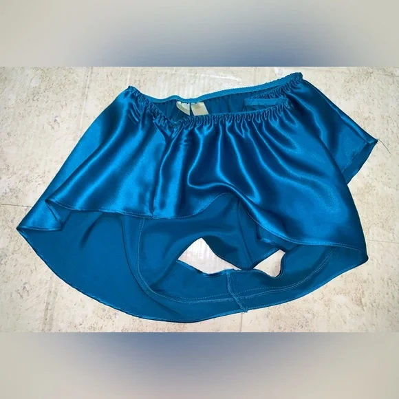 ** Sale ** Vintage Gold Label Victoria’s Secret Pajamas - Picture 9 of 16